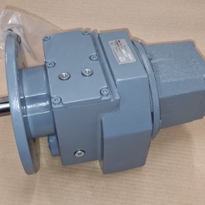 Reduktor walcowy CRM z wałem wejściowym pełnym