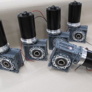 Motoreduktory ślimakowe z silnikiem 24V DC - napędy maszyn bezpiecznych 